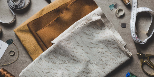 Vad är signerade tyger och varför är det värt att investera i dem – en komplett guide